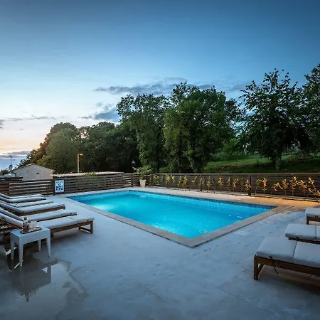 Traumhaftes Nur 100 Meter Zum Mit Jacuzzi, Meerblick, Salzwasserpool Appartamento Funtana