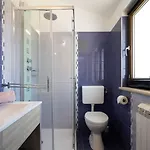Daire Traumhaftes Nur 100 Meter Zum Mit Jacuzzi, Meerblick, Salzwasserpool *
