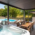 Traumhaftes Nur 100 Meter Zum Mit Jacuzzi, Meerblick, Salzwasserpool