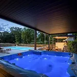 Traumhaftes Nur 100 Meter Zum Mit Jacuzzi, Meerblick, Salzwasserpool Daire Funtana