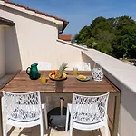 Daire Traumhaftes Nur 100 Meter Zum Mit Jacuzzi, Meerblick, Salzwasserpool