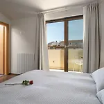 Daire Traumhaftes Nur 100 Meter Zum Mit Jacuzzi, Meerblick, Salzwasserpool *