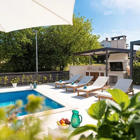 Apartment Traumhaftes Nur 100 Meter Zum Mit Jacuzzi, Meerblick, Salzwasserpool *