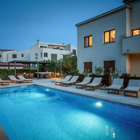 Apartment Traumhaftes Nur 100 Meter Zum Mit Jacuzzi, Meerblick, Salzwasserpool *