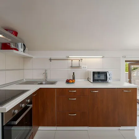 Traumhaftes Nur 100 Meter Zum Mit Jacuzzi, Meerblick, Salzwasserpool Apartment *