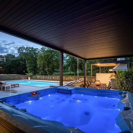 Traumhaftes Nur 100 Meter Zum Mit Jacuzzi, Meerblick, Salzwasserpool Apartment Funtana