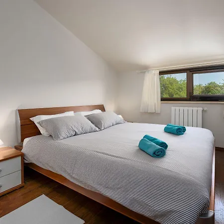 Traumhaftes Nur 100 Meter Zum Mit Jacuzzi, Meerblick, Salzwasserpool * Funtana
