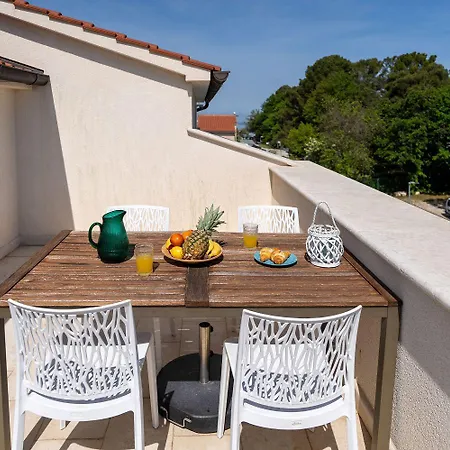Apartment Traumhaftes Nur 100 Meter Zum Mit Jacuzzi, Meerblick, Salzwasserpool