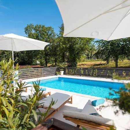 Traumhaftes Nur 100 Meter Zum Mit Jacuzzi, Meerblick, Salzwasserpool *