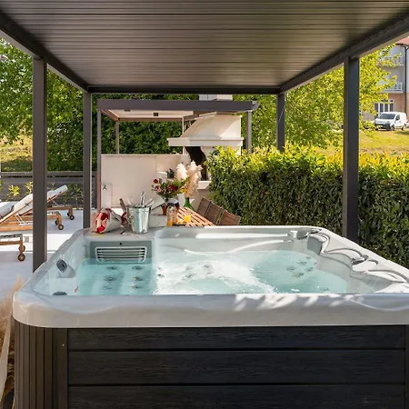 Traumhaftes Nur 100 Meter Zum Mit Jacuzzi, Meerblick, Salzwasserpool * Funtana