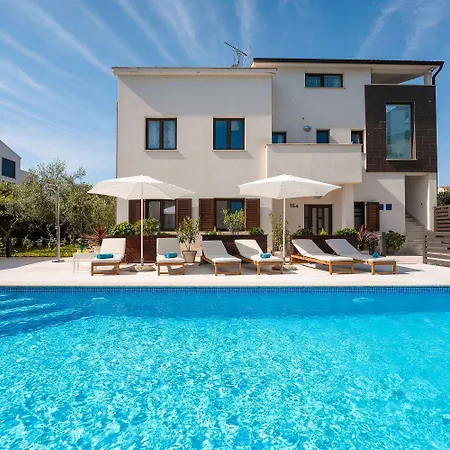 Apartment Traumhaftes Nur 100 Meter Zum Mit Jacuzzi, Meerblick, Salzwasserpool *