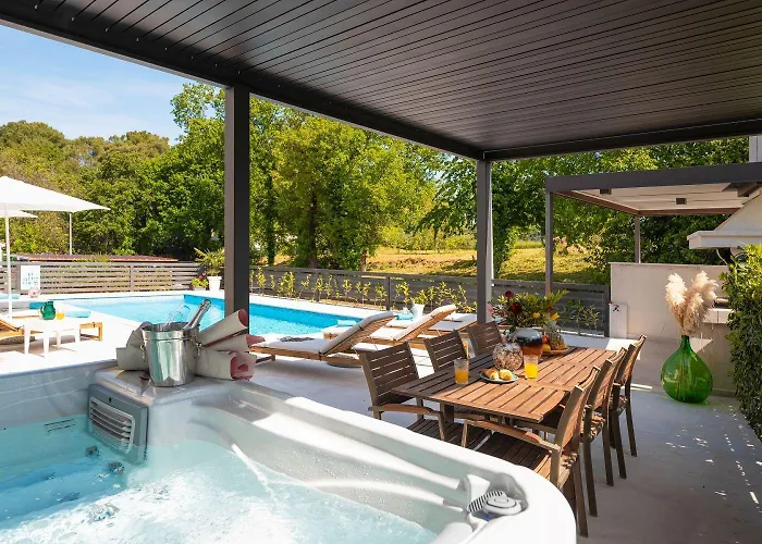 Traumhaftes Nur 100 Meter Zum Mit Jacuzzi, Meerblick, Salzwasserpool