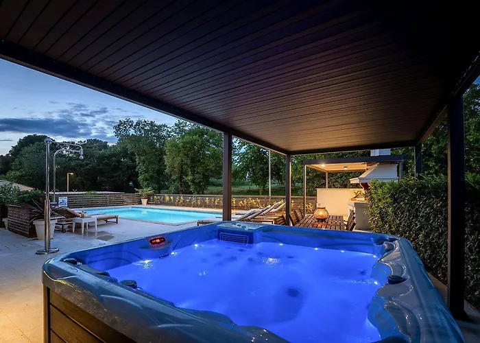 Traumhaftes Nur 100 Meter Zum Mit Jacuzzi, Meerblick, Salzwasserpool Apartament Funtana