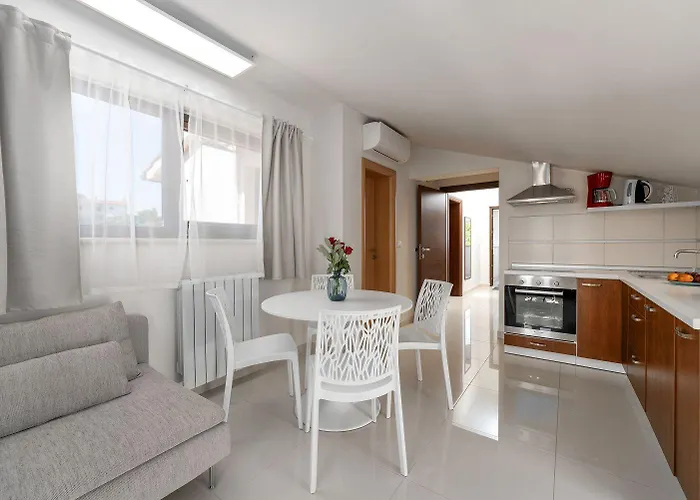 Apartament Traumhaftes Nur 100 Meter Zum Mit Jacuzzi, Meerblick, Salzwasserpool Funtana