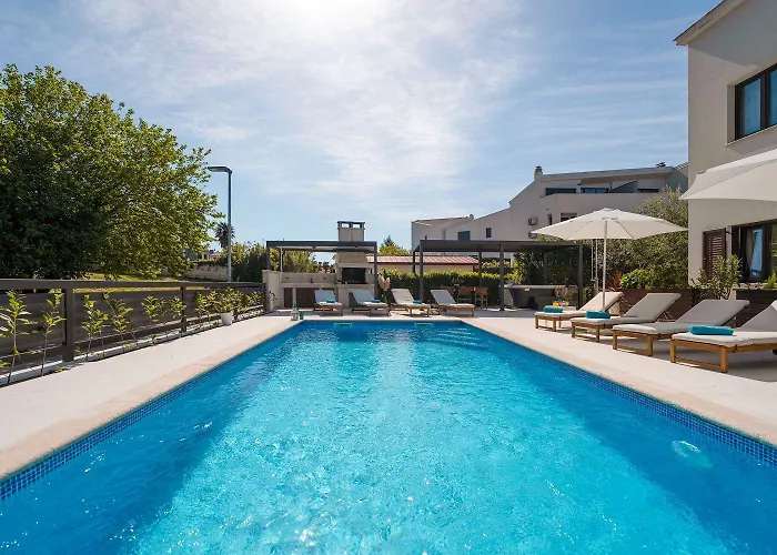 Traumhaftes Nur 100 Meter Zum Mit Jacuzzi, Meerblick, Salzwasserpool Apartament Funtana
