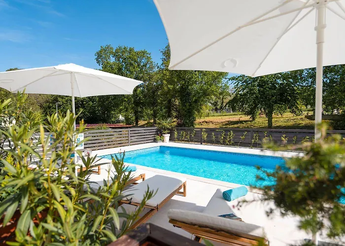 Traumhaftes Nur 100 Meter Zum Mit Jacuzzi, Meerblick, Salzwasserpool *